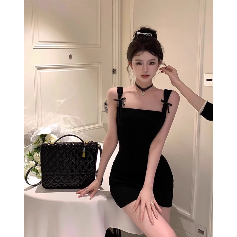 復古顯瘦小黑裙收腰蝴蝶結吊帶連衣裙小個子修身包臀方領純欲短裙