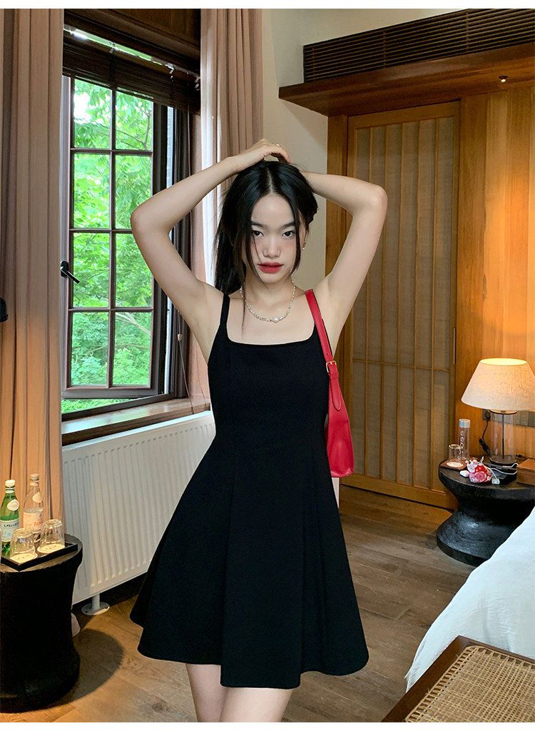 韓國  夏季新款純欲設計感連衣裙女性感吊帶裙高級感氣質小黑裙