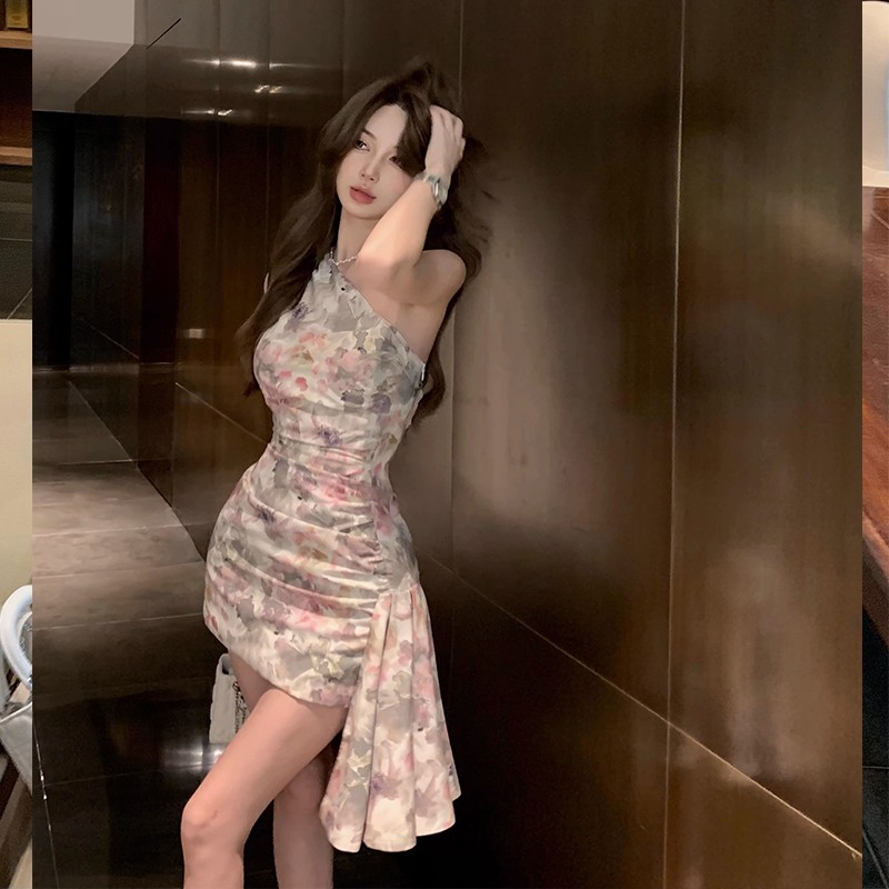 法式純欲風露肩連衣裙女夏款高級感碎花單肩設計感收腰性感包臀裙
