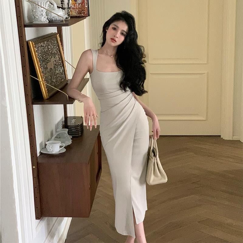 法式方領氣質輕奢高端吊帶連衣裙女開叉收腰高級感年會禮服長裙子