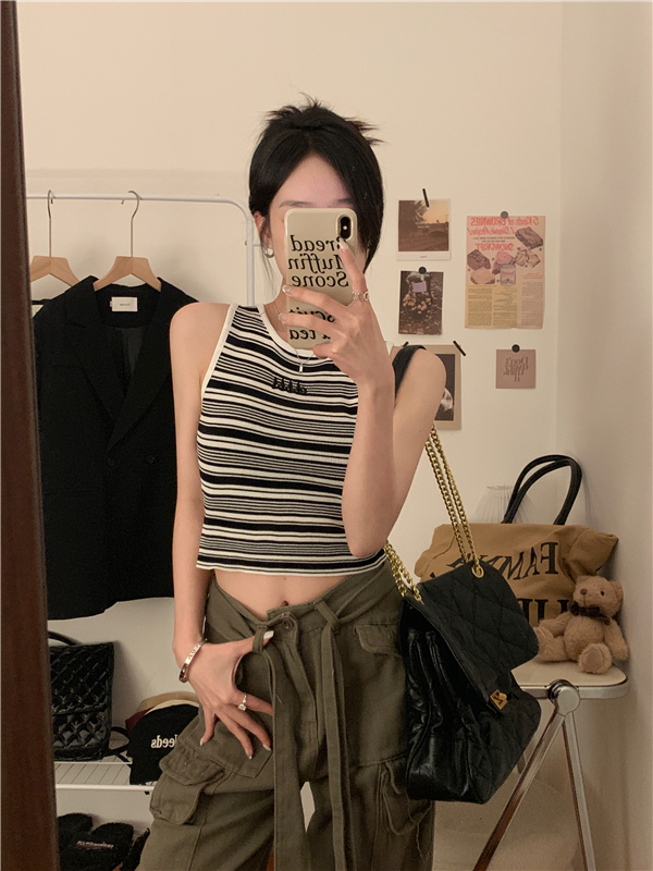 Real shot of striped I-shaped knitted camisole inner wear summer outer wear hot girl short slim sleeveless top