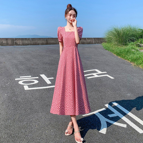 Slim and slim summer retro waist Hepburn Korean version 2024 travel square collar mid-length new dress