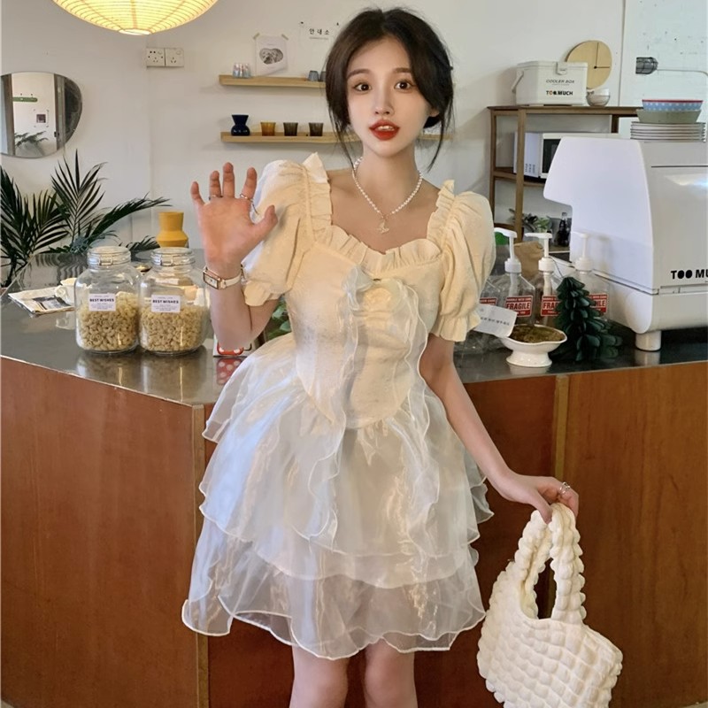 法式甜美在逃公主裙女夏季2024新款溫柔風仙女收腰小眾蓬蓬連衣裙