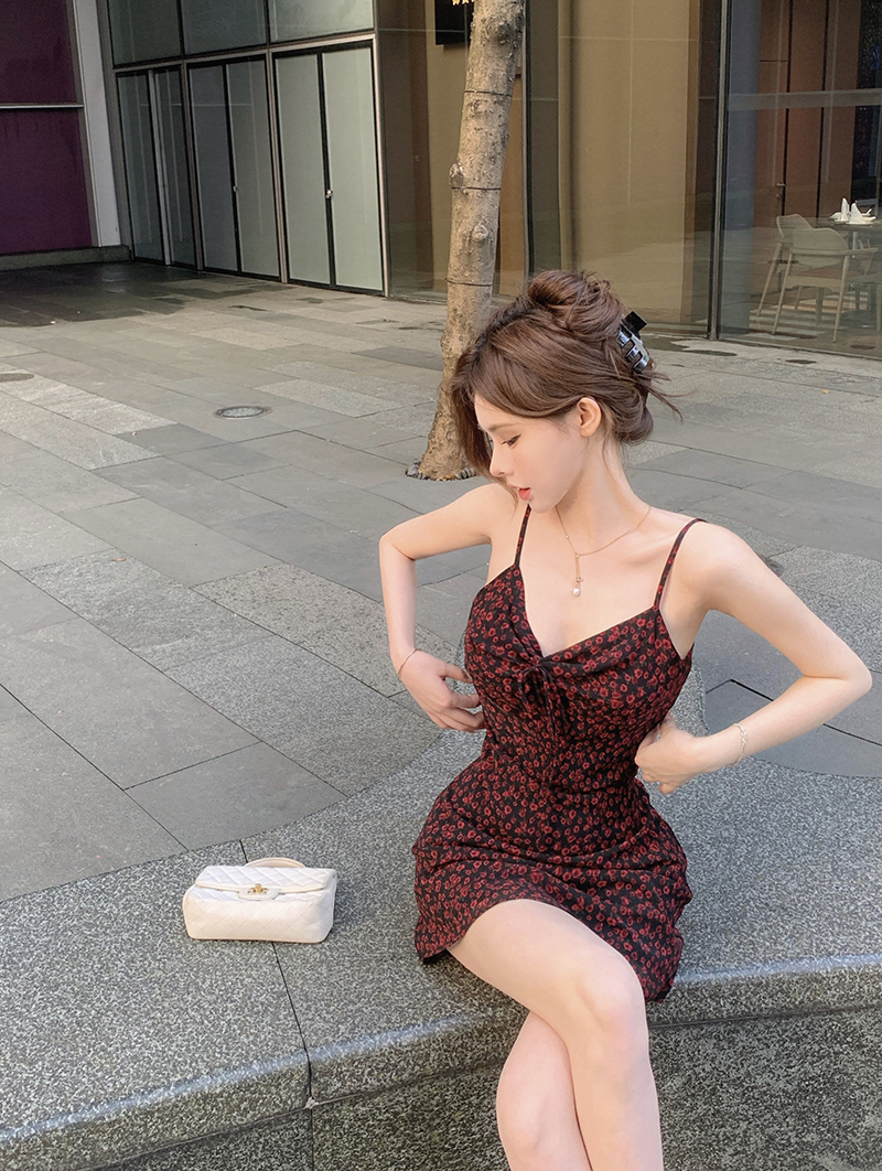 實拍驚艷吊帶連衣裙夏季2024新款女奶fufu收腰性感包臀短裙子