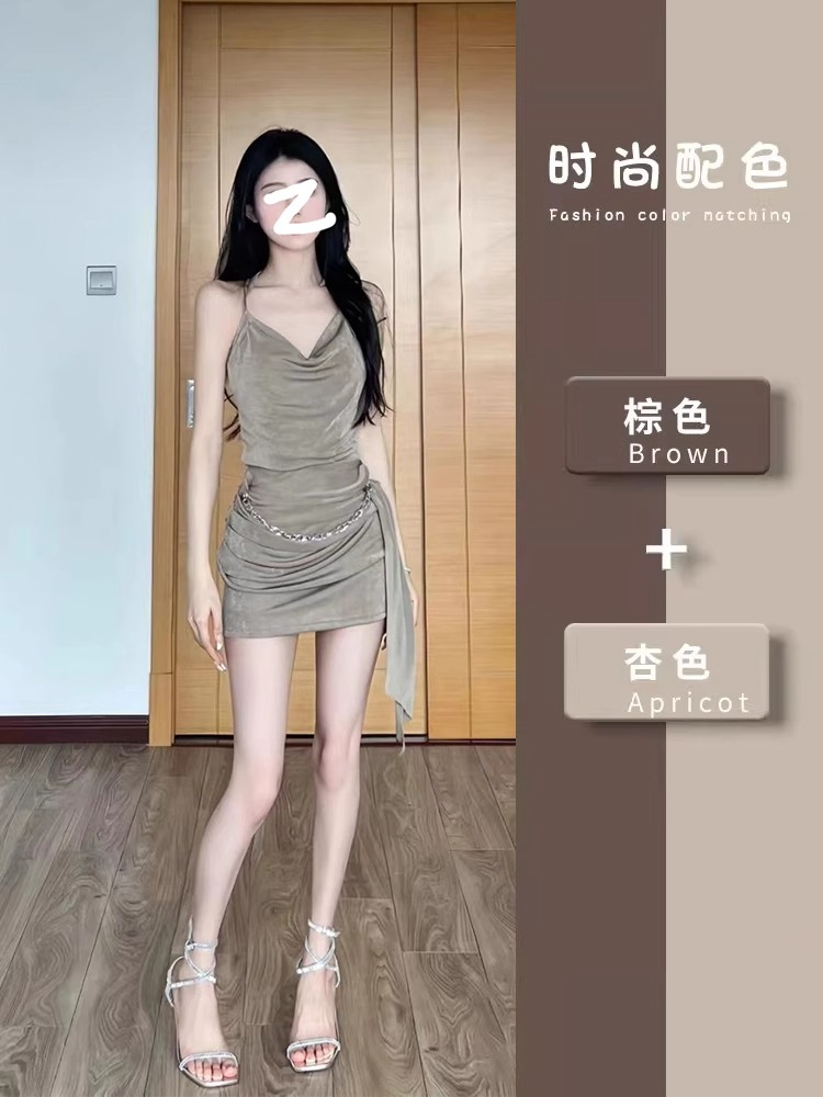 性感辣妹掛脖褶皺吊帶連衣裙夏季新款獨特别致減齡小個子包臀短裙