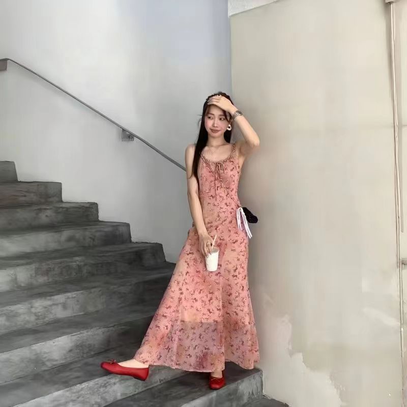 法式茶歇碎花吊帶連衣裙女2024夏季新款溫柔風氣質收腰顯瘦長裙子