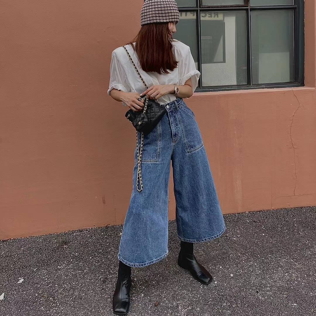 High-waisted washed wide-leg jeans