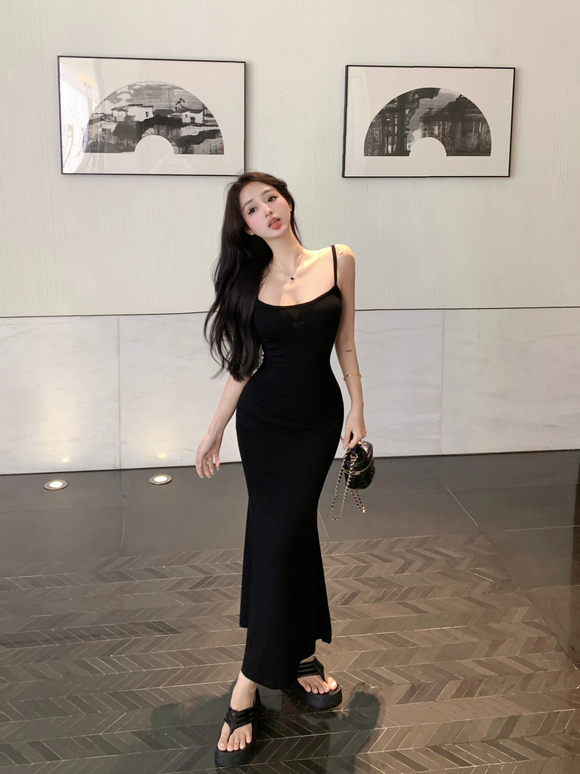 黑色吊帶連衣裙女夏季性感純欲辣妹中長款魚尾裙子緊身收腰包臀裙