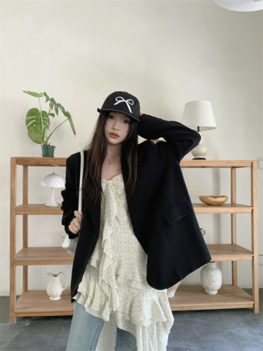 Actual shot: Casual solid color self-contained silhouette black suit jacket for women with one button and diagonal button loose jacket