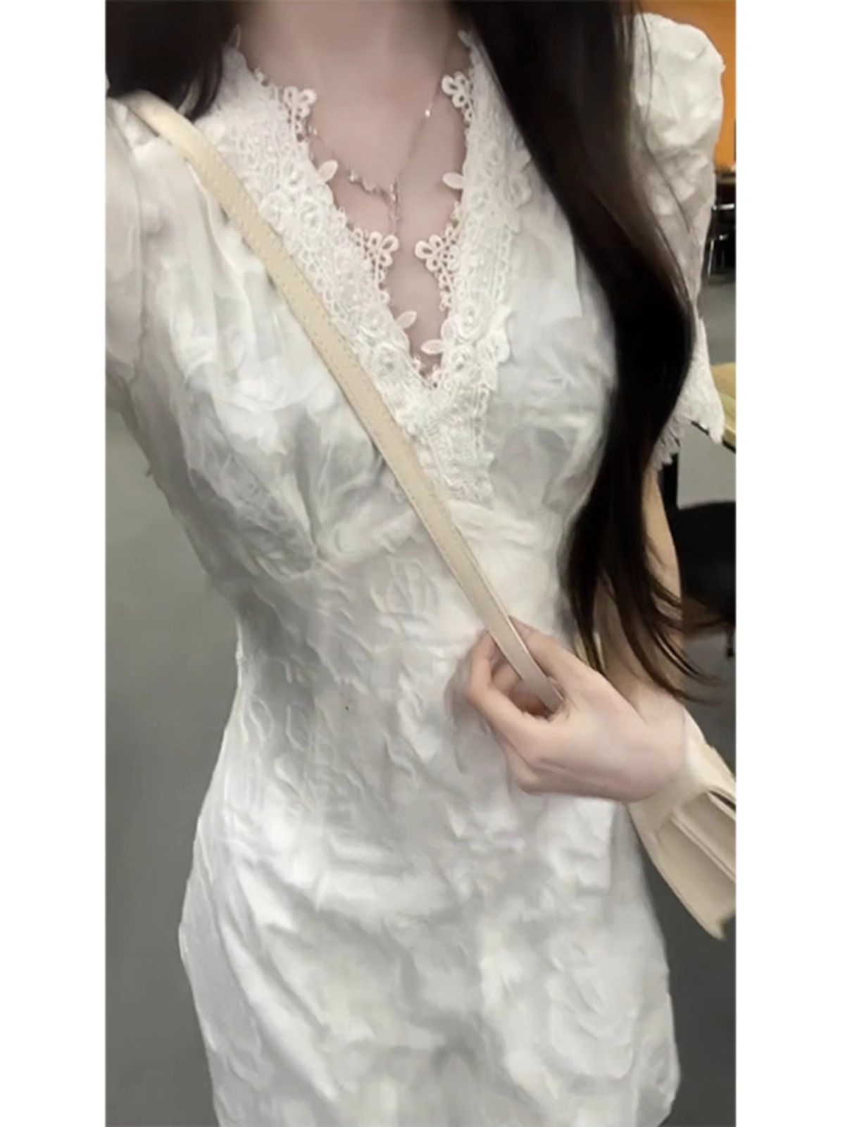 茶歇法式白色蕾絲V領泡泡袖連衣裙子夏季女溫柔風仙女裙氣質長裙