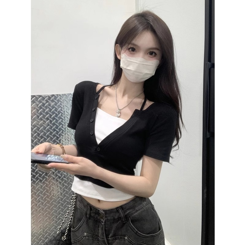 黑色V領假兩件掛脖短袖t恤女夏季設計感小眾辣妹修身短款正肩上衣