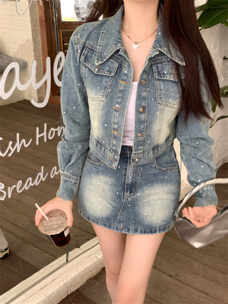 Real shot of heavy industry hot diamond denim suit for women, fashionable style short jacket + high waist short skirt two-piece set