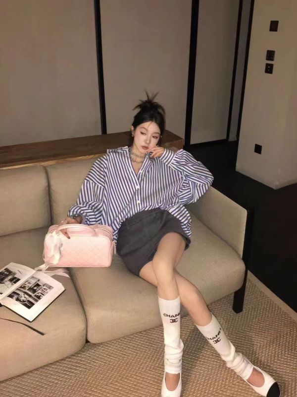 區區歐陽 豎條紋藍色襯衫外套女春季設計感小眾寬鬆襯衣長袖上衣