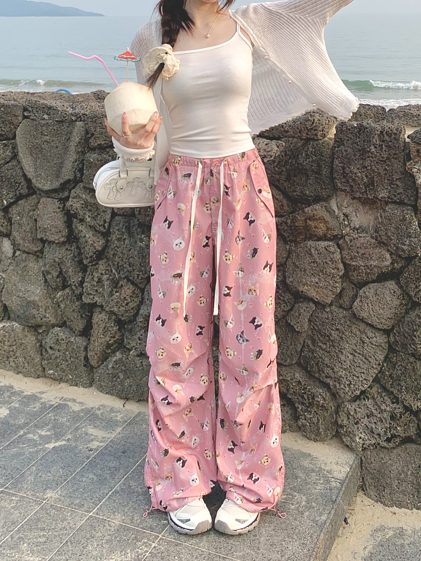 Actual shot of overalls, loose wide-leg pants, trousers for walking, casual spring two-piece suit