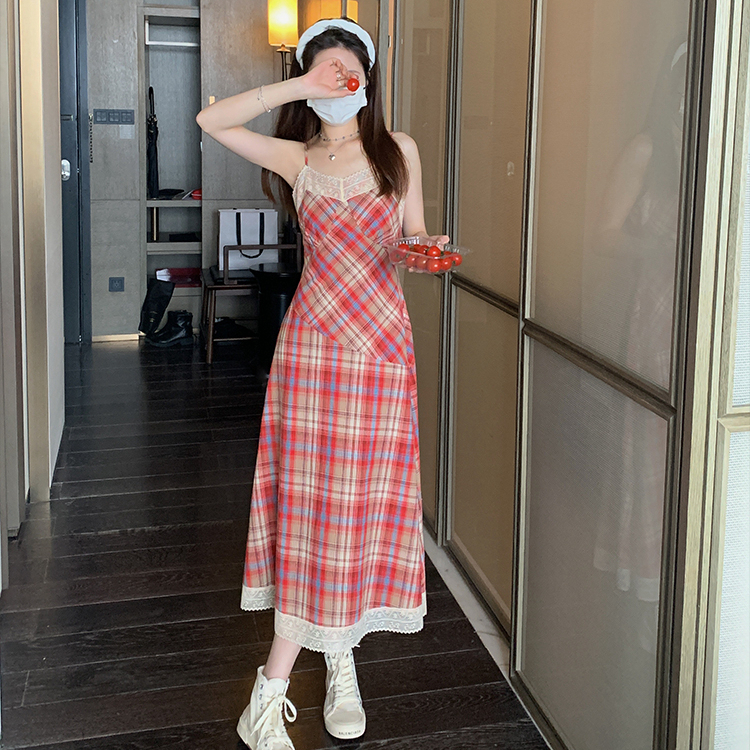 有內里 復古格紋吊帶連衣裙夏季法式甜美蕾絲花邊拼接V領長裙