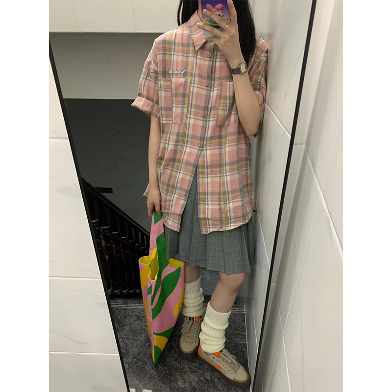 原版面料50%棉字母刺繡有修改 粉色格子襯衫女Polo領短袖
