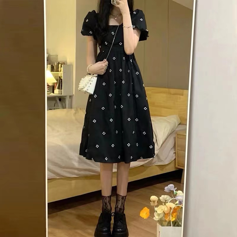 2024年新款法式甜美方領黑色碎花連衣裙女夏季高級感收腰顯瘦長裙