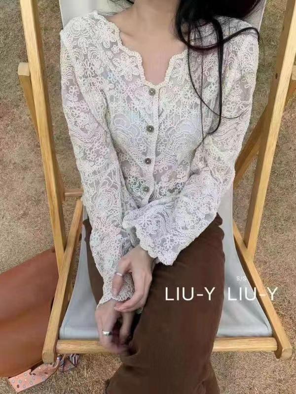 春季新款蕾絲縷空襯衫女韓版v領時尚甜美減齡氣質洋氣開衫