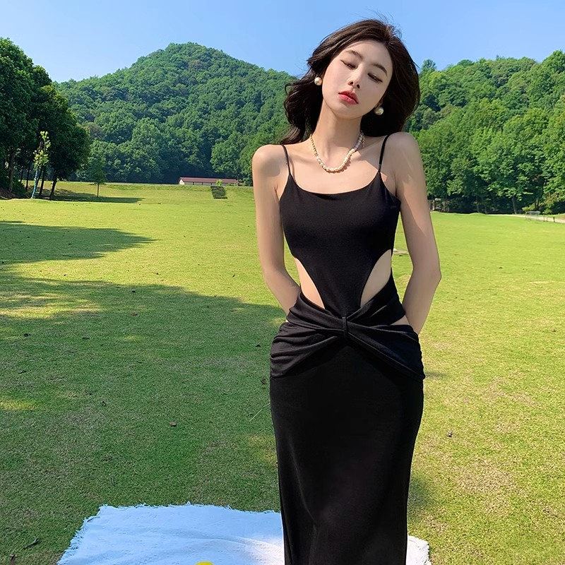 辣妹風黑色吊帶連衣裙女款春裝小眾氣質性感鏤空長裙露腰包臀裙子