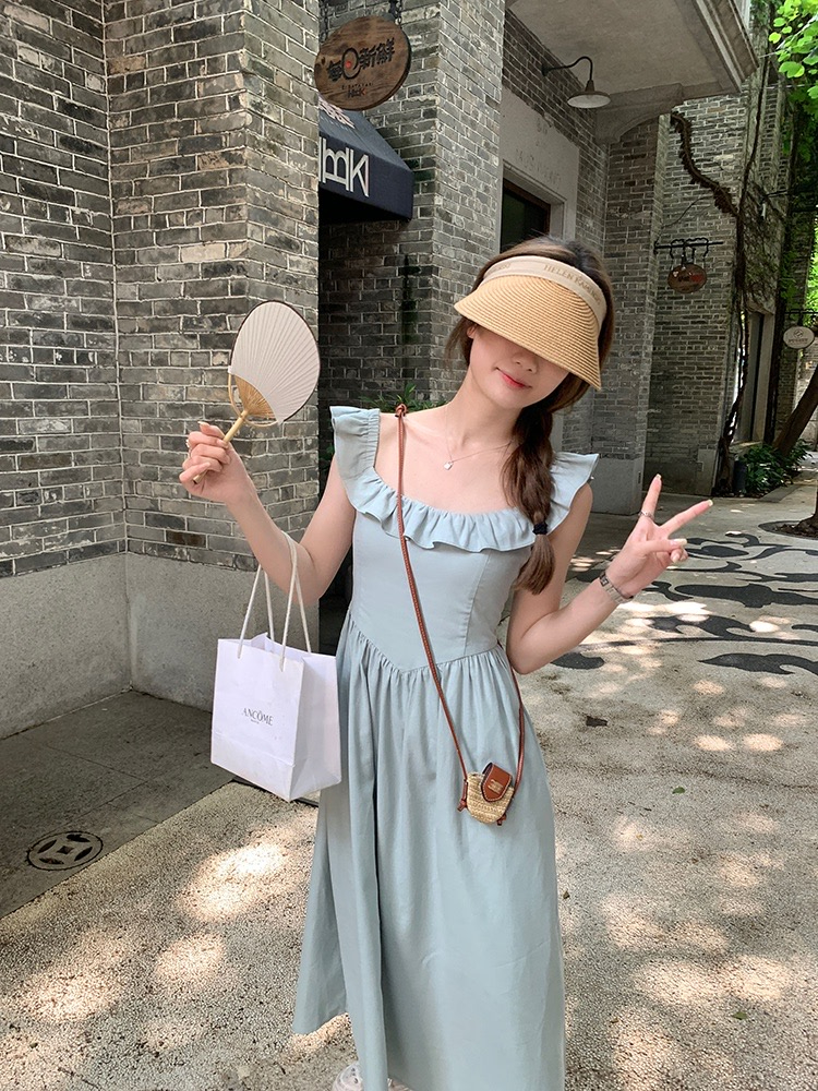 小飛袖連衣裙法式性感露背夏季2024新款收腰顯瘦中長款方領A字裙