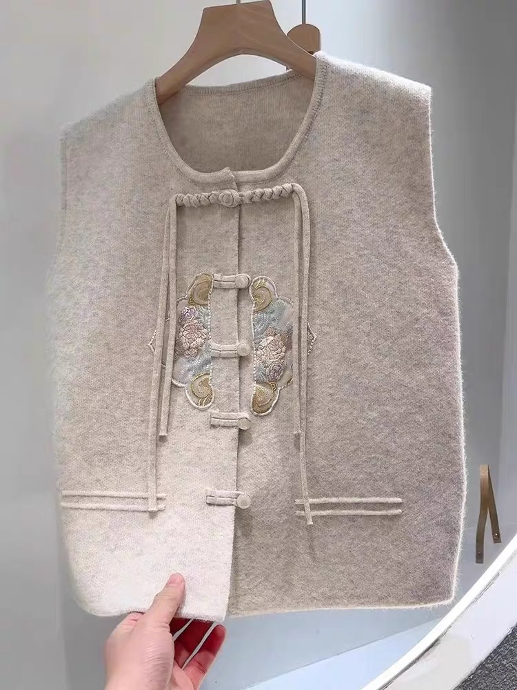 中式國風盤扣刺繡背心馬甲女寬鬆春季2024新款設計感無袖坎肩上衣