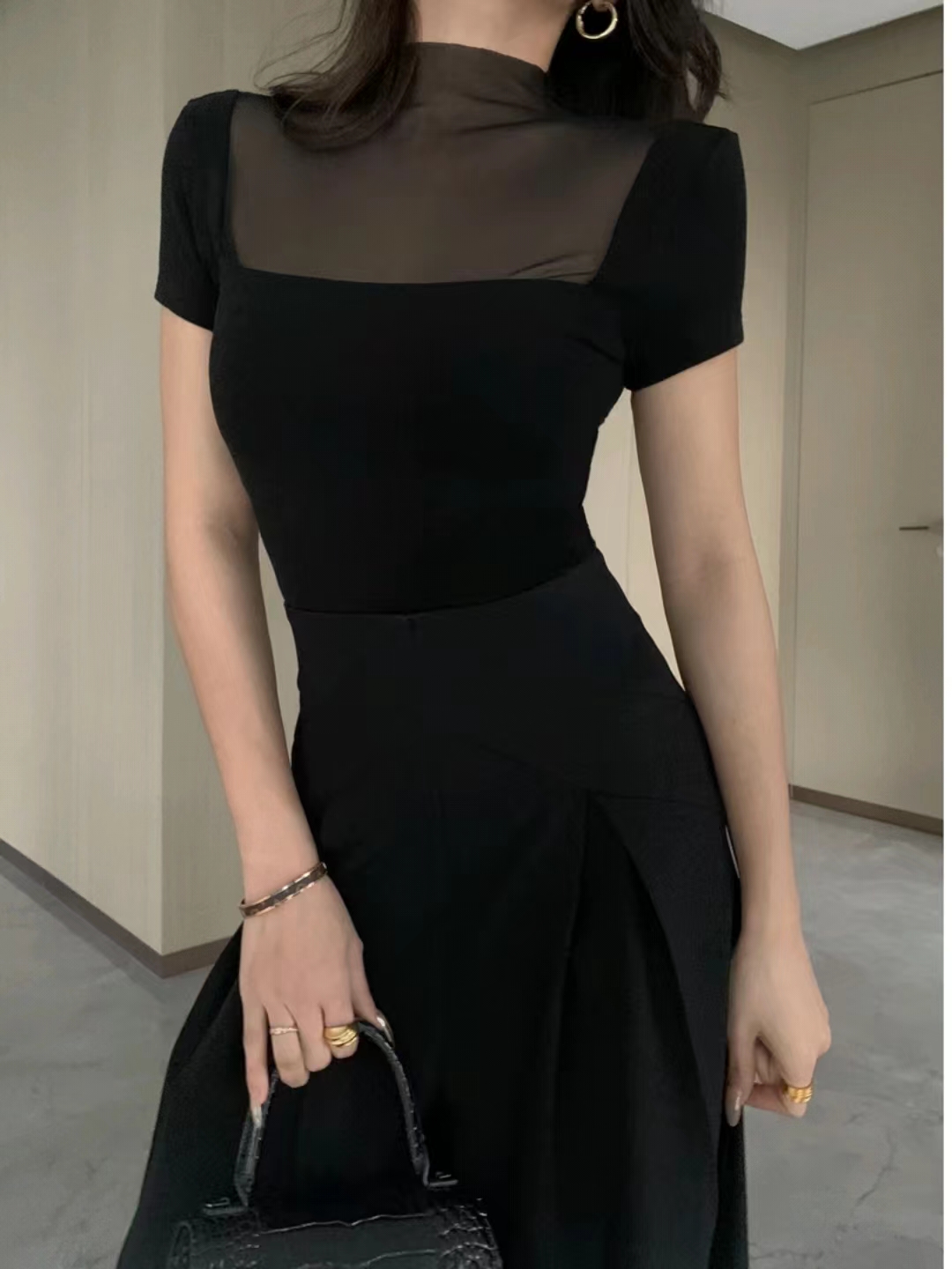 JINQ 黑色網紗微透蕾絲拼接T恤女氣質修身時尚短袖上衣 JINQC0329