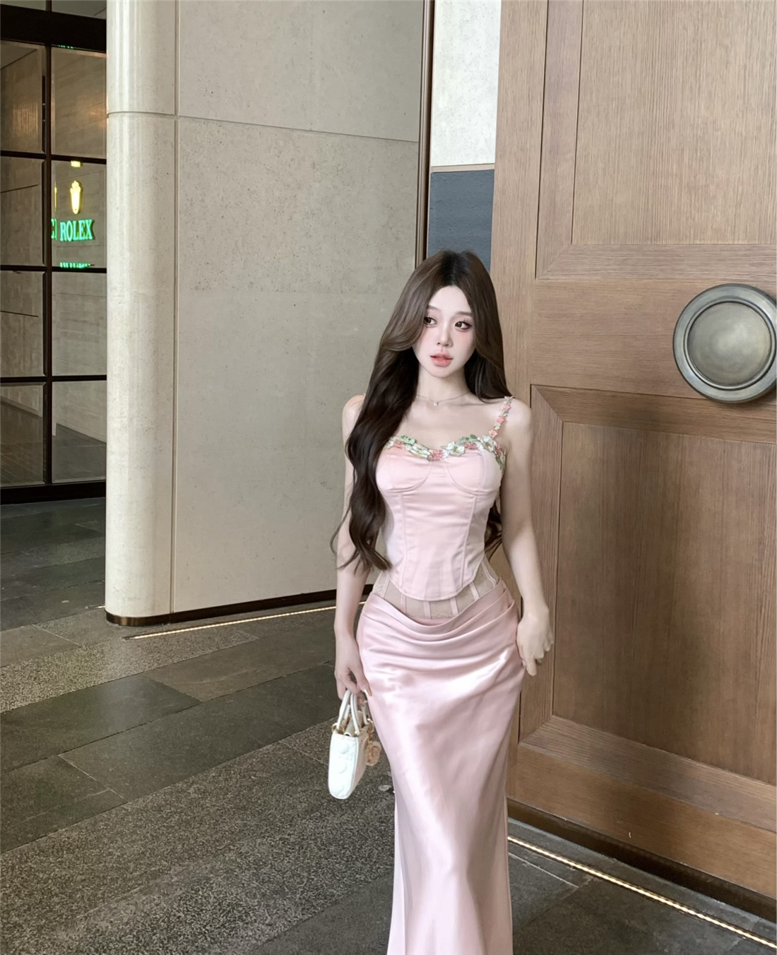Sexy hot girl suit 2024 early spring new style stunning camisole top lace skirt