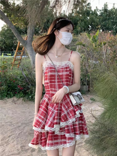 减龄少女感连衣裙夏季2024新款显瘦甜美减龄高腰蕾丝边格子短裙