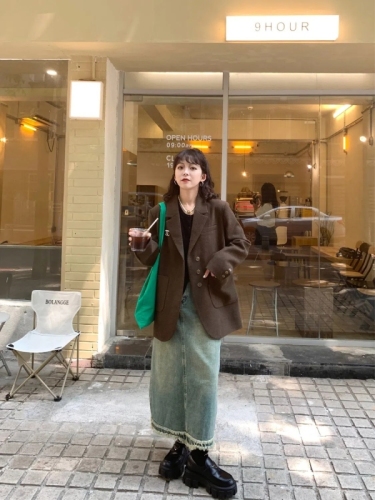 Designer denim skirt with large-sized frayed pockets, vintage water-washed blue high-waisted A-line maxi skirt for plus-size women