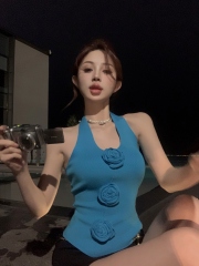 Real shot of blue new Chinese hot girl handmade rose halterneck backless knitted vest