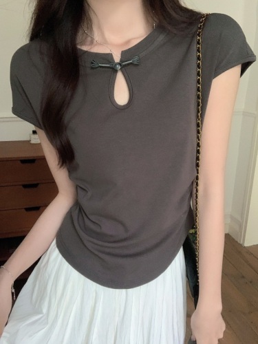 Actual shot of new spring fashionable slim-fitting sweater, slimming temperament, short-sleeved top, T-shirt