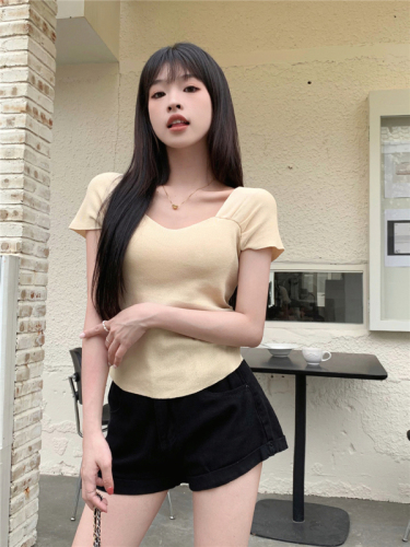 Real shot of sweet and spicy design showing clavicle wrinkles flying sleeve short-sleeved sweater short T-shirt top for women