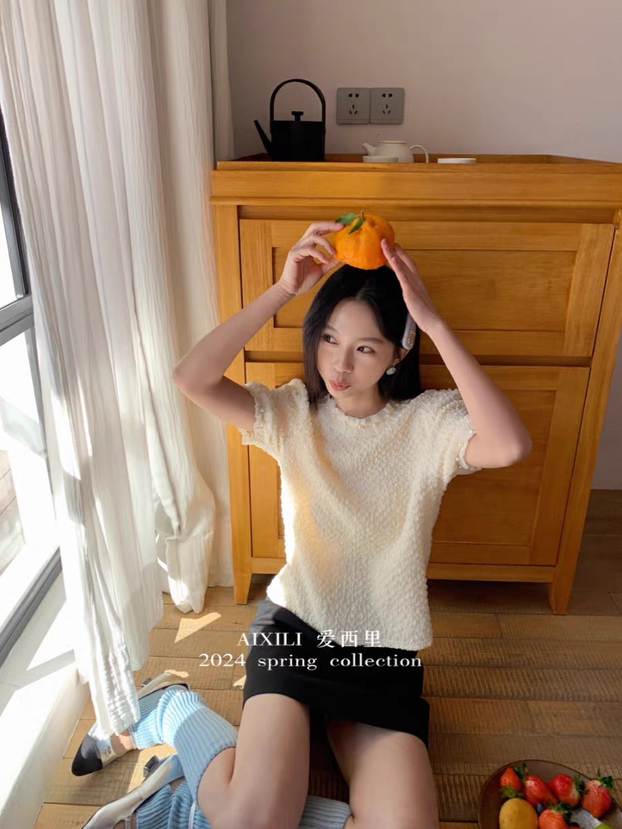 法式甜美遮肉褶皺杏色短袖襯衫女2024年春季寬鬆花邊釘珠圓領襯衣