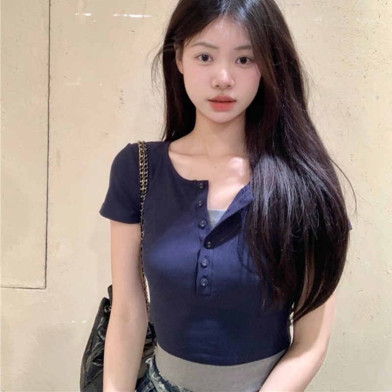 設計感紐扣假兩件短袖T恤女夏季復古小眾辣妹修身別致短款上衣潮
