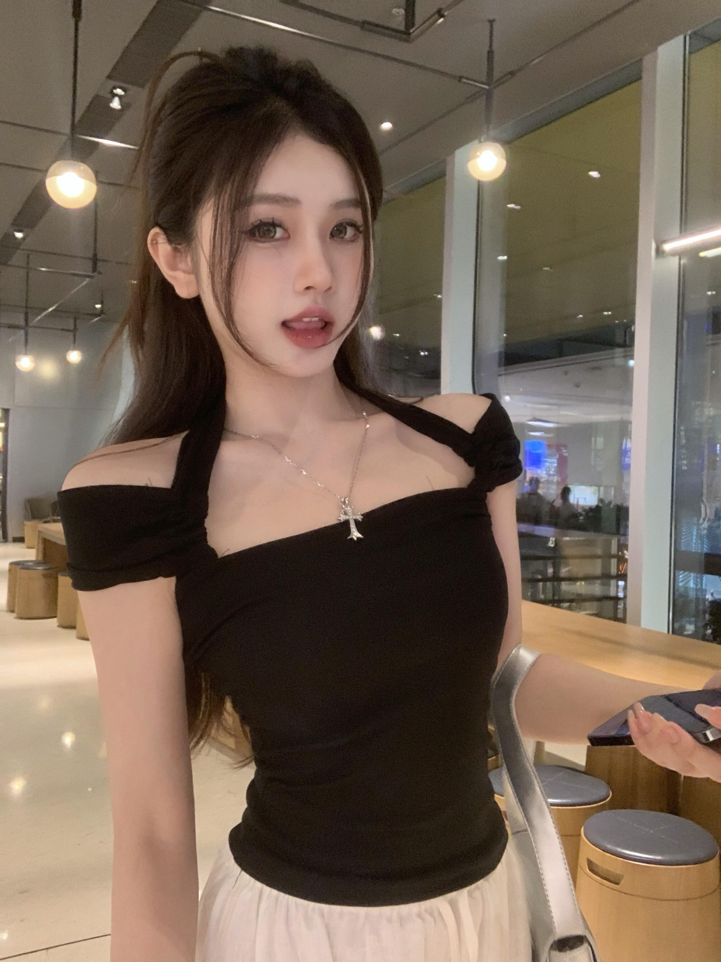 實拍 正反兩穿修身別致掛脖露背一字肩上衣T恤女
