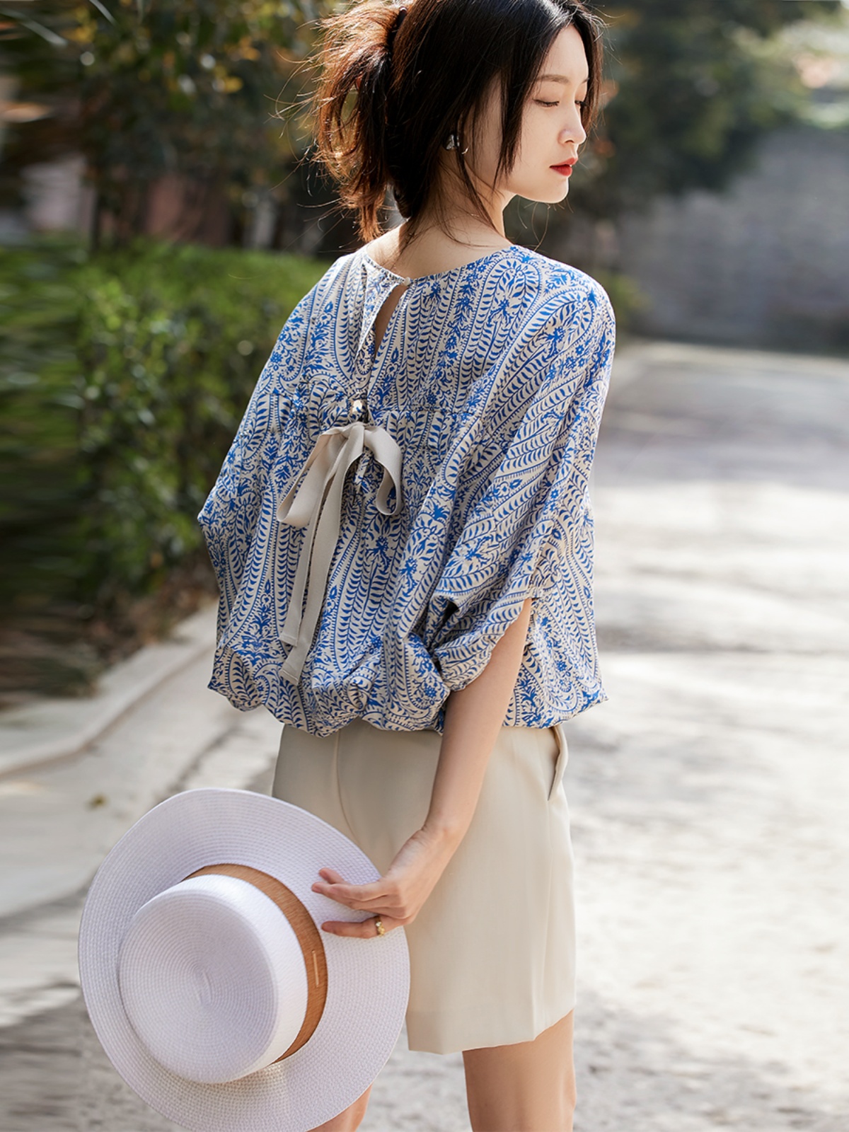蝙蝠袖後蝴蝶結襯衫上衣女寬鬆型喇叭袖套頭夏季七分袖圓圓領