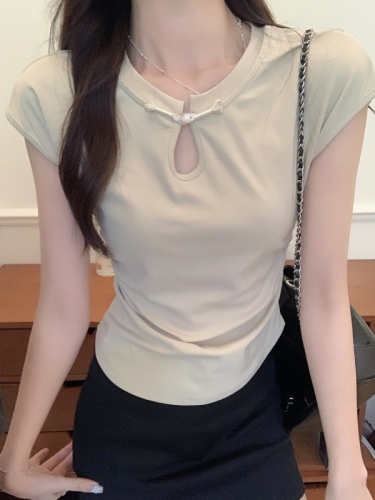 Actual shot of new spring fashionable slim-fitting sweater, slimming temperament, short-sleeved top, T-shirt