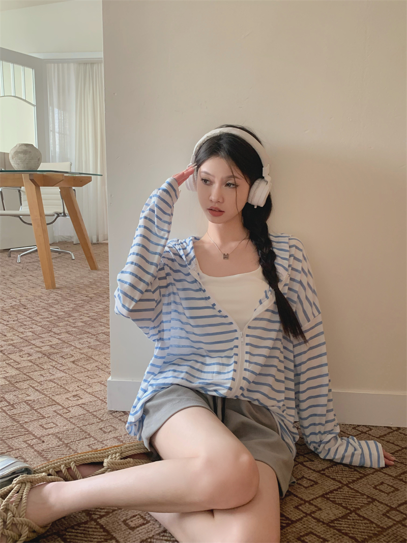 實拍 早春新款寬鬆條紋拉鏈連帽防曬衫女外套