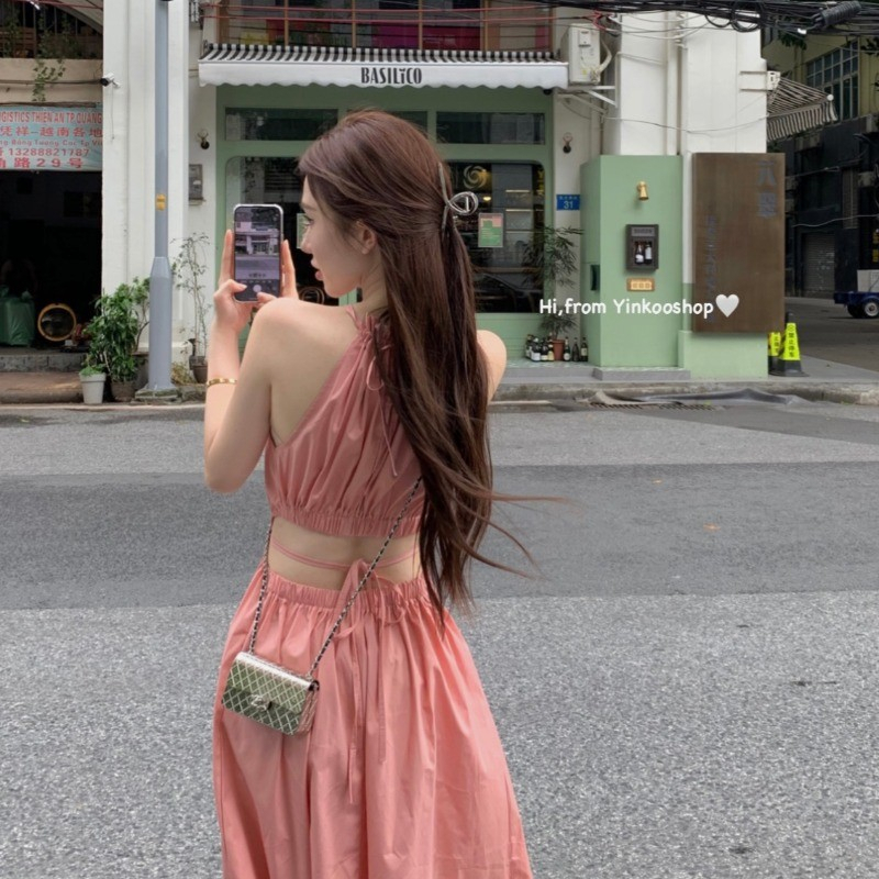 法式性感露背粉色掛脖吊帶連衣裙女裝夏季收腰氣質海邊度假長裙子