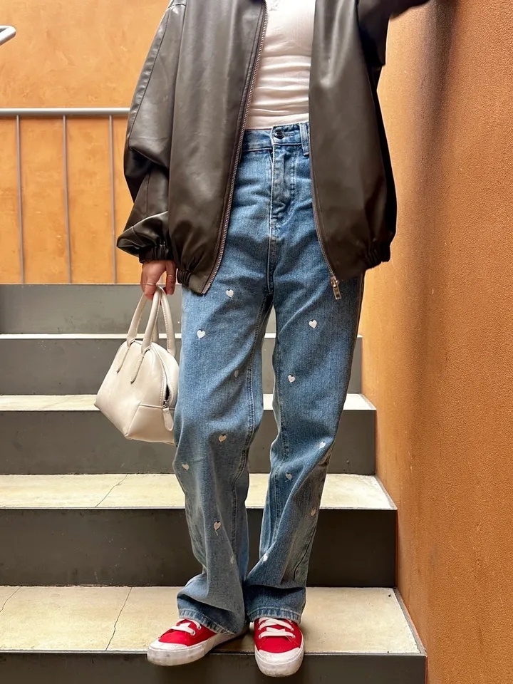 愛心刺繡直筒牛仔褲