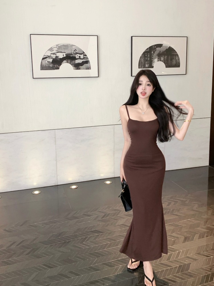 黑色吊帶連衣裙女夏季性感純欲辣妹中長款魚尾裙子緊身收腰包臀裙