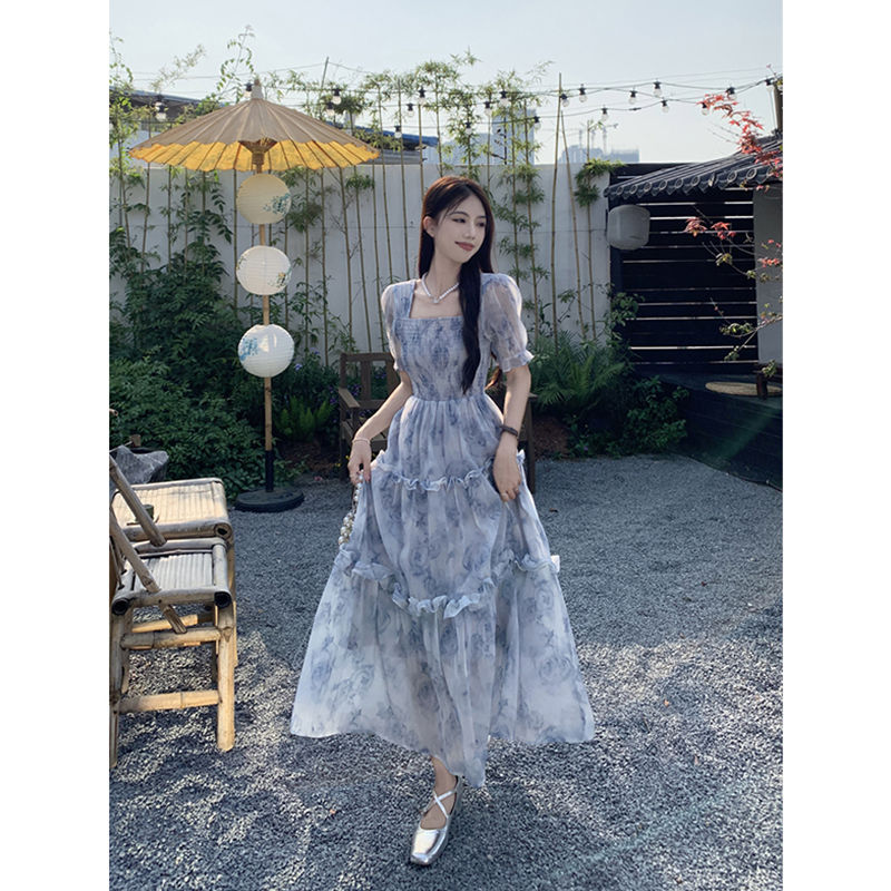 復古方領碎花連衣裙夏季新款超仙森系收腰顯瘦木耳邊長裙子奶藍色