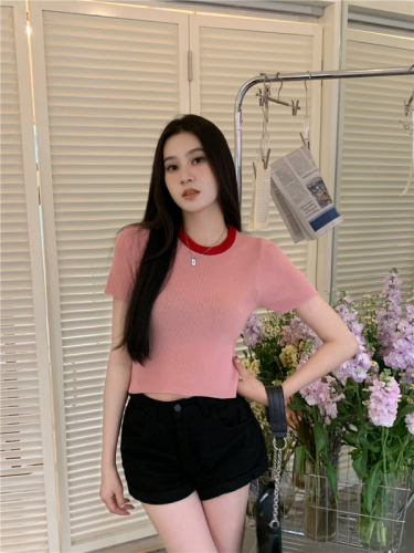 Actual shot of Korean style simple slim fit and contrasting color round neck versatile short-sleeved knitted T-shirt crop top
