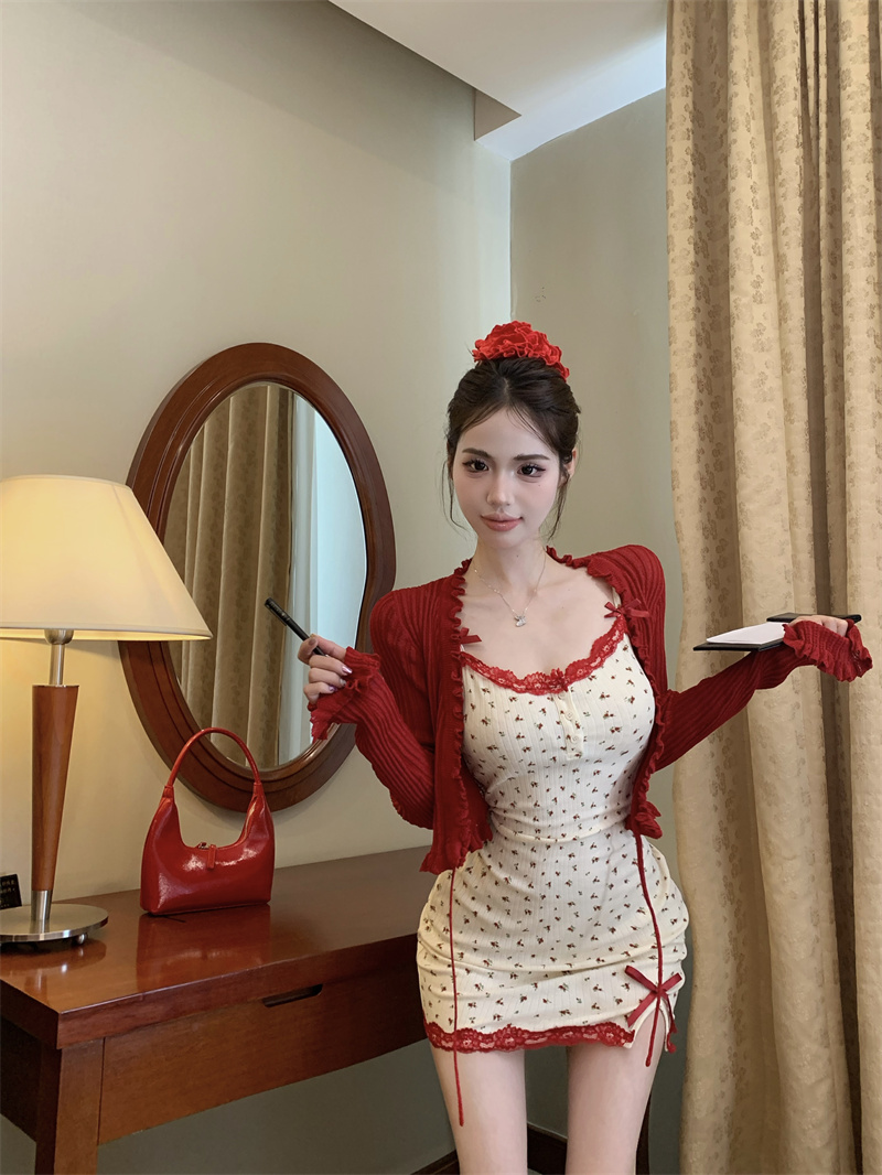 實拍蝴蝶結碎花連衣裙女春夏新款甜辣純欲拼接花邊吊帶包臀裙