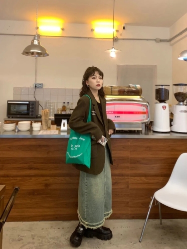 Designer denim skirt with large-sized frayed pockets, vintage water-washed blue high-waisted A-line maxi skirt for plus-size women