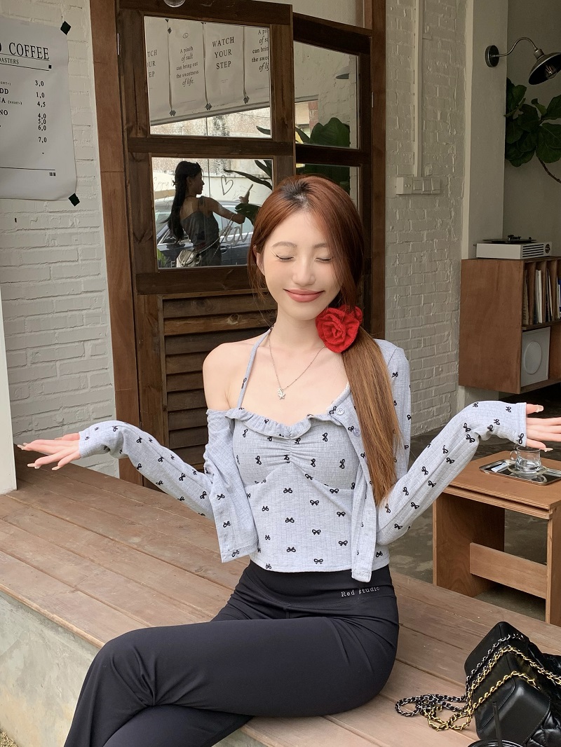 Actual shot of bow lace printed long-sleeved T-shirt for women, two-piece design slim-fit suspender halter top