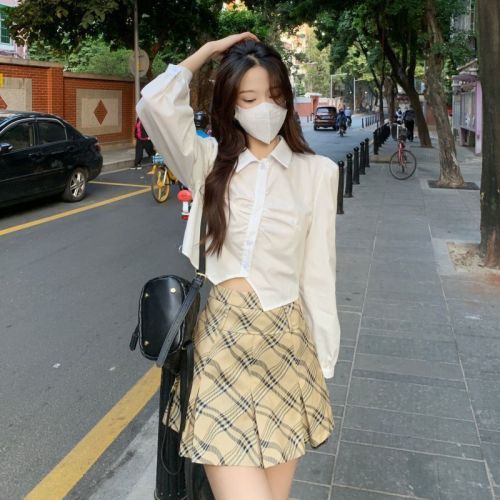 Short shirt women's white shirt women's spring and autumn new Korean design pleated college style age-reducing pure desire top