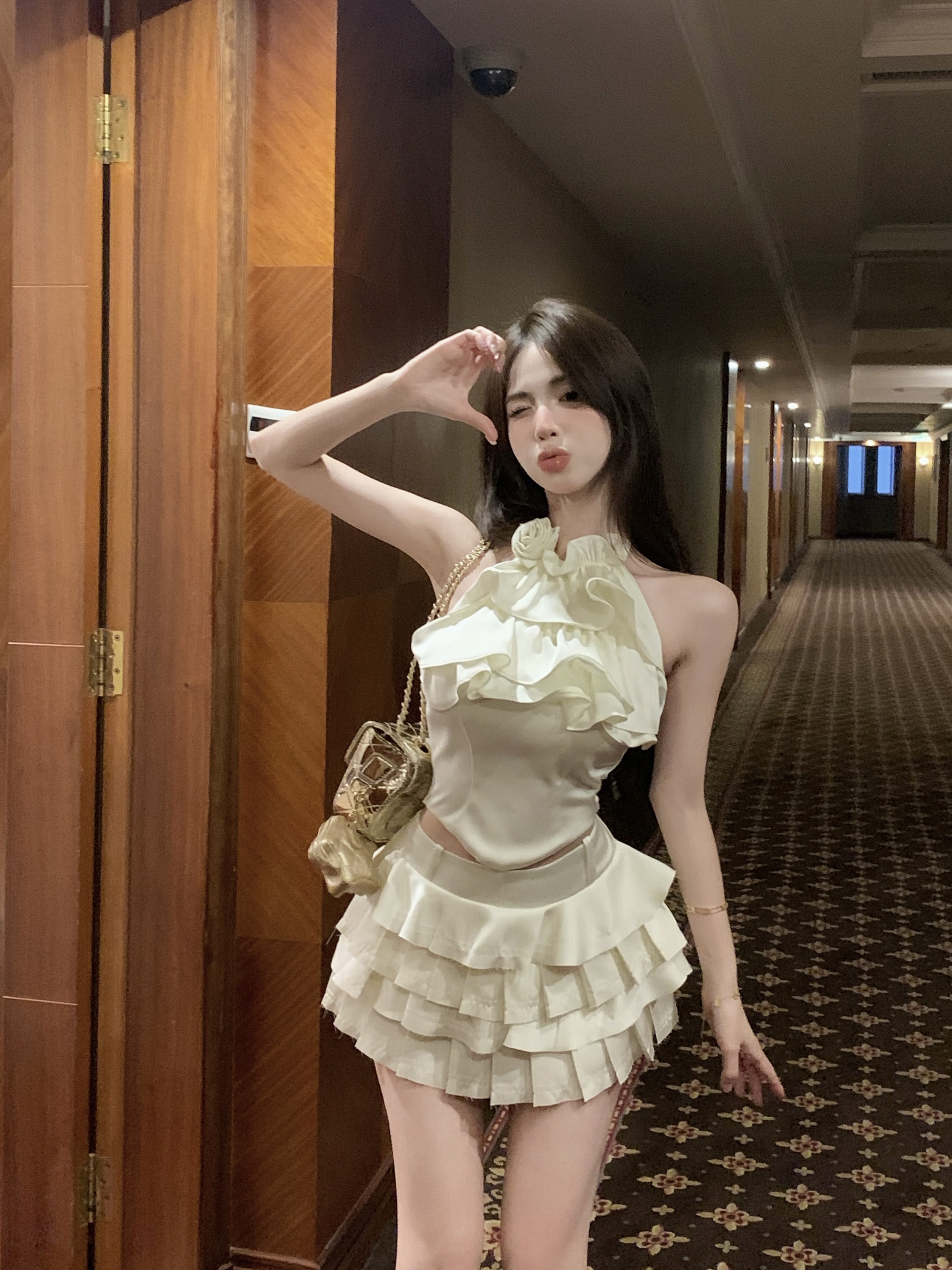 實拍！微醺芙蓉女裝套裝杏色掛脖吊帶背心短裙半身裙兩件套