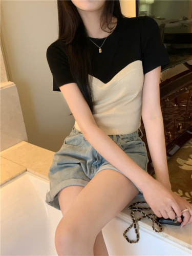 Actual shot of designer stitching, contrasting colors, slim fit, versatile short-sleeved knitted bottoming shirt, short T-shirt top for women