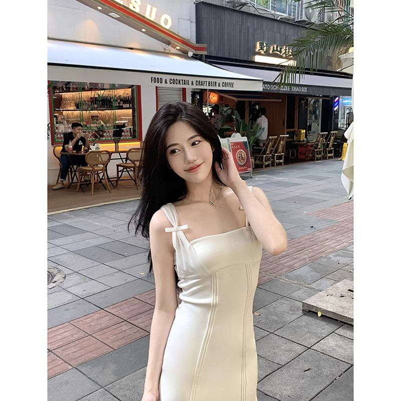 復古顯瘦小黑裙收腰蝴蝶結吊帶連衣裙小個子修身包臀方領純欲短裙